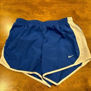 Girls Nike track shorts size: LARGE